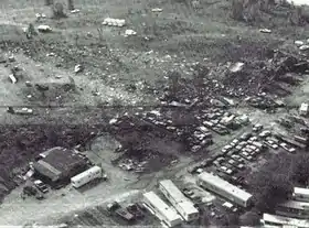 Le crash a endommagé de nombreuses maisons mobiles situées à proximité de l'aéroport.