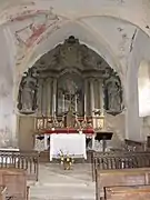 Le chœur de l'église Saint Martin et son retable.