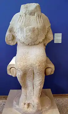 Fragment de statue féminine assise (torse et tête)