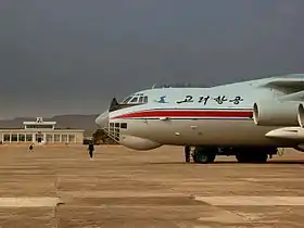 Un avion de la compagnie nord-coréenne Air Koryo sur le tarmac de l'aéroport.