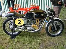 la moto de course AJS 7R a inspiré de nombreux café racers