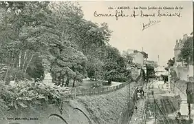 Au XIXe siècle, le chemin de fer occupe l'emplacement des anciens remparts de Philippe Auguste.
