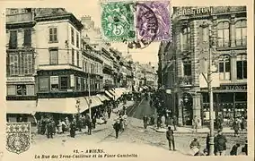 Autre vue de la rue des Trois-Cailloux, quelques années après.