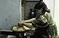 Femme préparant du couscous, Melika (Mzab), 1981.