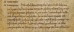 Gros plan sur une page en parchemin présentant du texte écrit en minuscules à l'encre noire, précédé de l'indication d'une date en chiffres romains