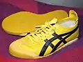 Une paire d'Onitsuka Tiger Mexico 66 jaune