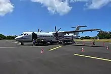 ATR 72 d'Air Tahiti sur l'aéroport de Huahine