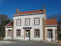 Ancien bâtiment voyageurs, avant sa rénovation.