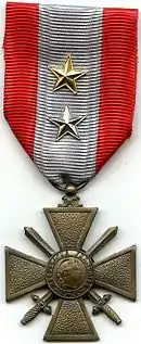 Croix de guerre des théâtres d'opérations extérieurs avec palmes.