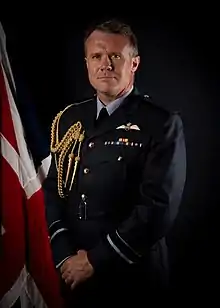 Portrait en couleur d'un homme en uniforme