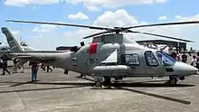 Un AW109 du 15th Strike Wing de la force aérienne philippine armé d'un pod de mitrailleuse de 12;7mm/lance-roquettes FN Herstal en 2016.