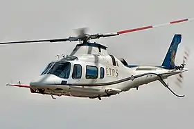 Un Agusta A.109 de type AW109 Power similaire à l'hélicoptère qui s'est écrasé sur le toit.