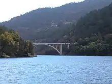 La confluence du Río Avia dans le Miño, en Galice