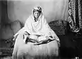 Dame du harem royal lisant le Coran, Kaboul, av. 1925