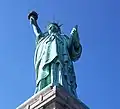La Statue de la Liberté avec sa couronne radiée est ouvertement inspirée du colosse de Rhodes.