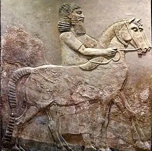 Bas-relief d'un palefrenier assyrien et de ses chevaux, palais royal de Dur-Sharrukin, vers 710 av. J.-C., conservé au musée national d'Irak.