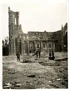 L'église en août 1915, détruite par les bombardements.
