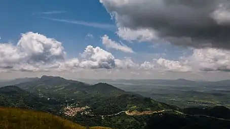 Vue de la région de la Volta depuis la montagne Amedzope. Novembre 2018.