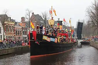 Groningue, entrée dans la ville du bateau à vapeur, retransmise en direct