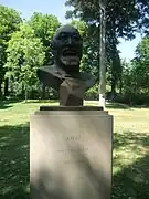 Statue d'Abaï à Paris par Yerbol Ziyabekov, cadeau de la République du Kazakhstan