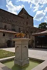 L'abbatiale de Saint-Polycarpe.