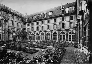 Photographie de l'abbaye-aux-Bois en 1905, avant sa destruction.