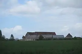 L'abbaye, depuis Villiers-Saint-Orien.