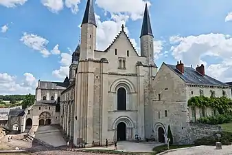 Façade ouest de l'abbatiale.