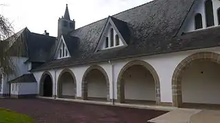 Le cloître et l'église abbatiale