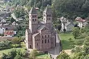 Vue générale aérienne de la façade est de l'Abbaye de Murbach.