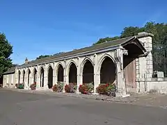 Cloître reconstruit de l'abbaye de Coulombs.