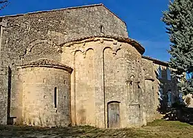 Abbaye Saint-Eusèbe de Saignonéglise, bâtiment conventuel, cour, site archéologique