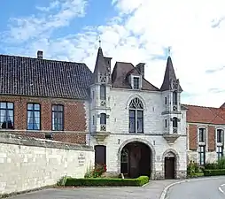 L'église abbatiale et le logis des abbés.