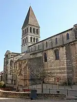Côté nord : la tour du transept.