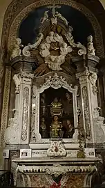 La chapelle des reliques des saints martyrs dans l'absidiole nord.