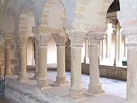 Colonnade séparant le cloître de la salle capitulaire.