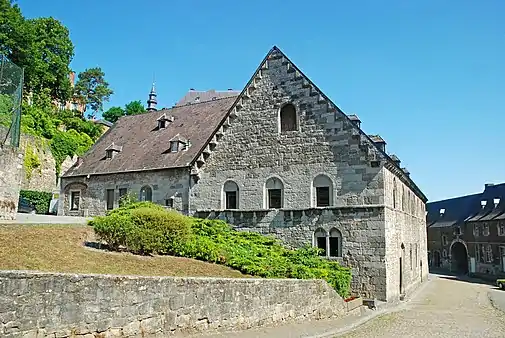 La façade méridionale des deux ailes.