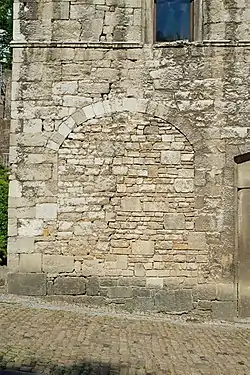 Porte murée.