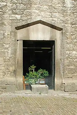 Porte en mitre.