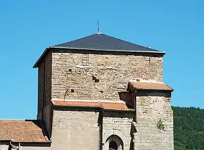 Le sommet tronqué du clocher.