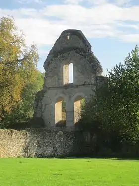 Les ruines de l'abbaye de Perseigne.