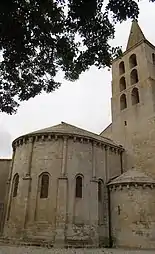 Le chevet et le clocher de l'abbatiale