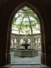 Fontaine-lavabo de l'abbaye de Valmagne.