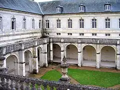 Le cloître.