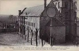 L'angle nord-est de la salle des Gardes transformée en gymnase.