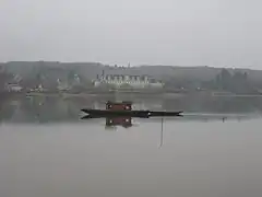 L'abbaye vue depuis la Loire.