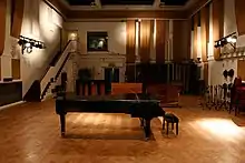 Pianos exposés dans le studio 2 d'Abbey Road.