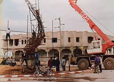 Monument lors de sa construction en 1997.