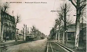 … et cette image où le tramway disposait de son site propre, hors de la chaussée de la RN410. Néanmoins, les tramways parisiens furent supprimés en 1937.