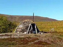 Une kåta au nord-est du lac Ábeskojávri